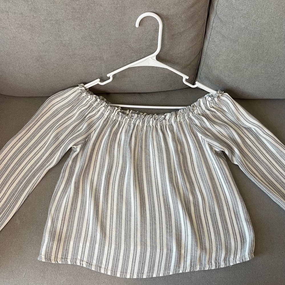Tillys Strip off the shoulder top
